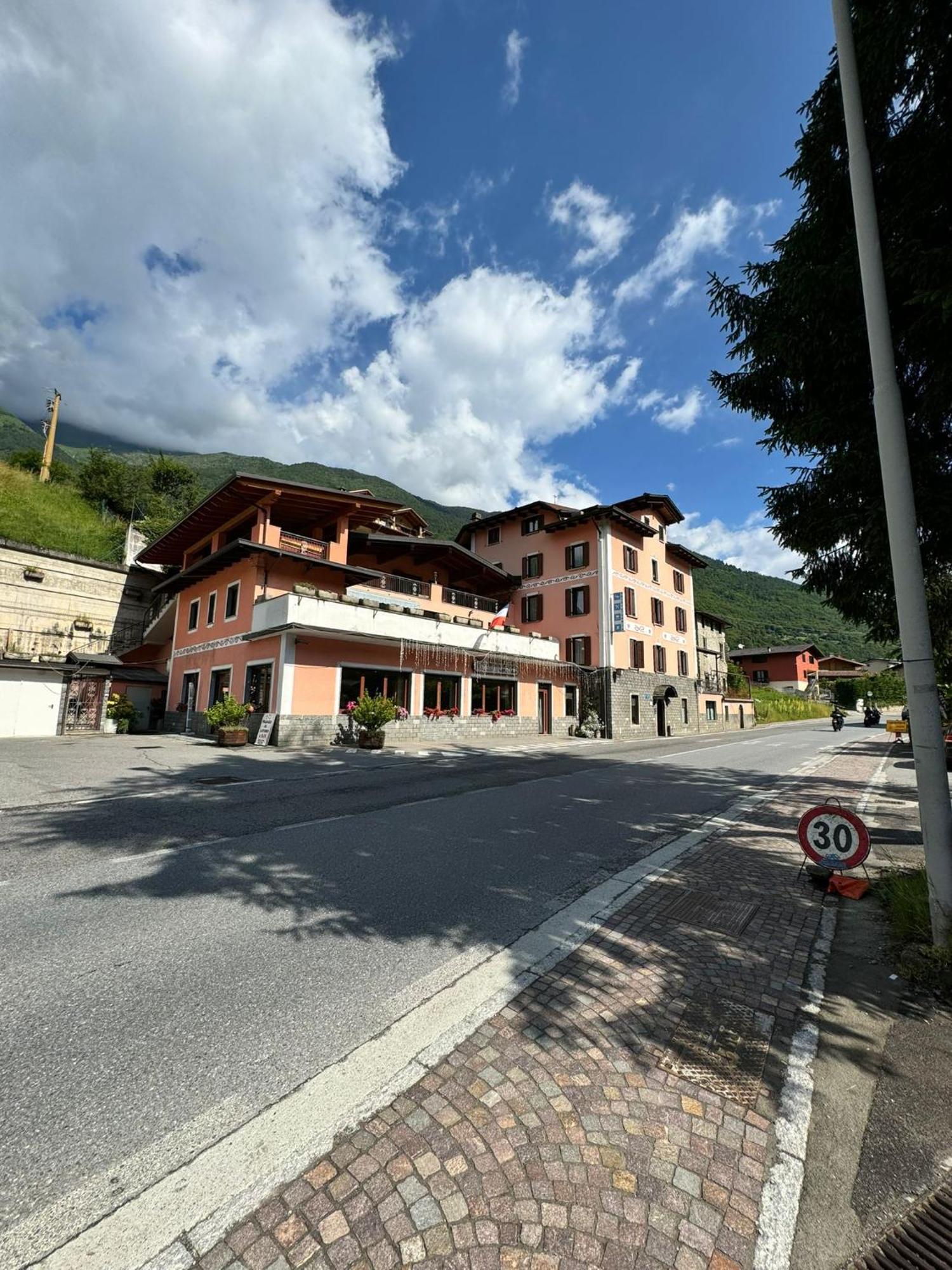 Hotel Eternita Malonno Exterior foto